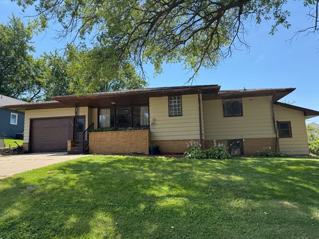 2023 Broadway St, Elk Horn, IA 51531