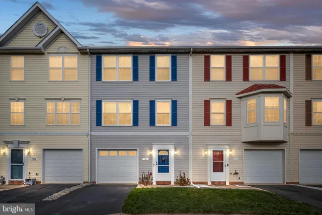 787 General Wallace Ct, Warrenton, VA 20186