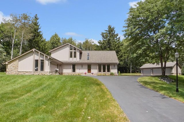 N11W31116 Bunker Hill TRAIL, Delafield, WI 53018