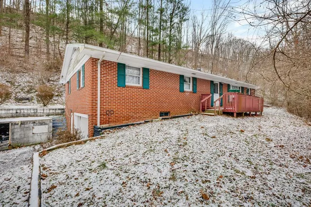 300 Ridge Rd, Richlands, VA 24641