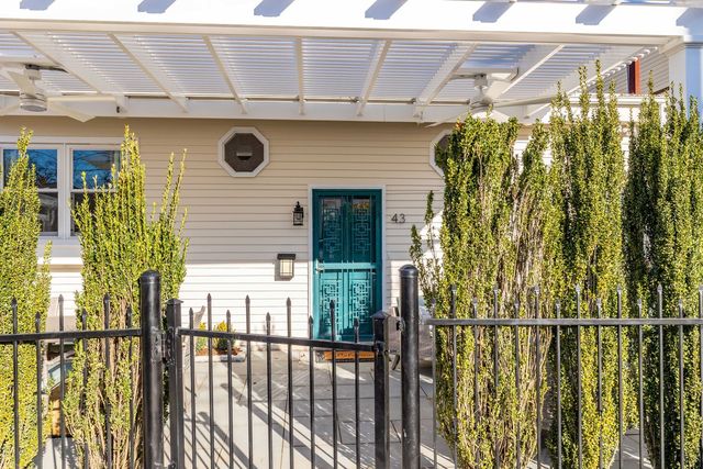 43 Woodland St, New Haven, CT 06511