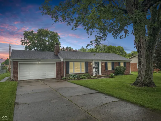 3320 Oakwood Dr, Anderson, IN 46011