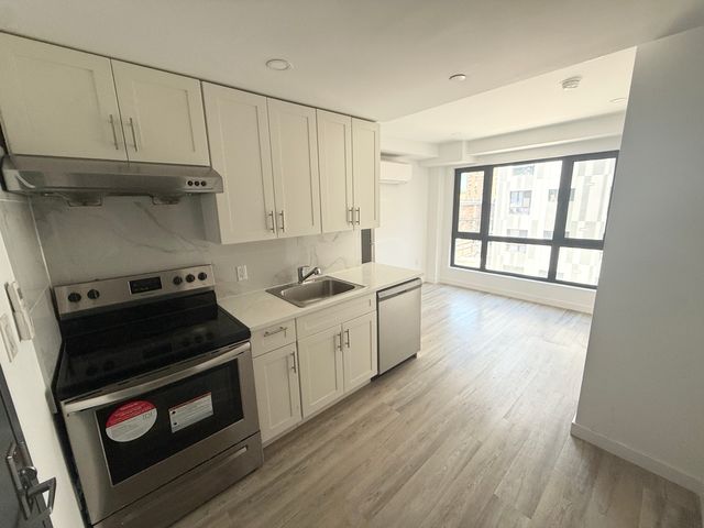 35-15 146th St #4C, Flushing, NY 11354