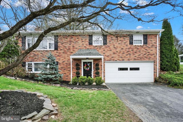 448 Rushmore Dr, York, PA 17402