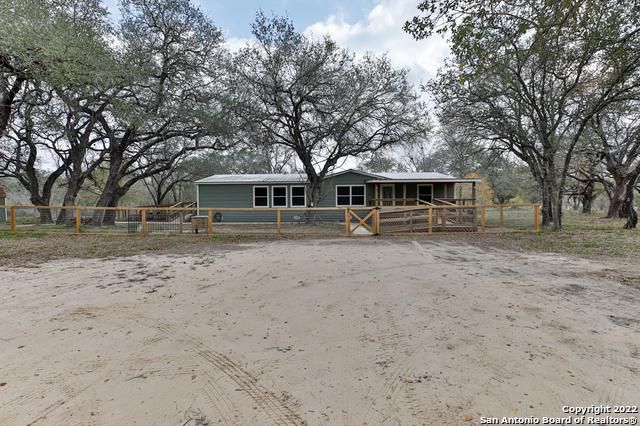 204 County Road 7725, Natalia, TX 78059