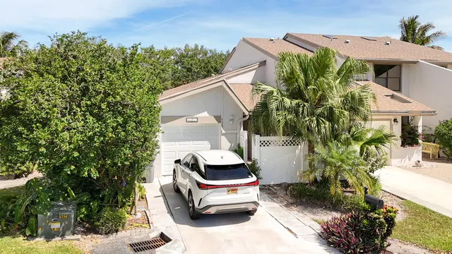 6680 Canary Palm Circle, Boca Raton, FL 33433