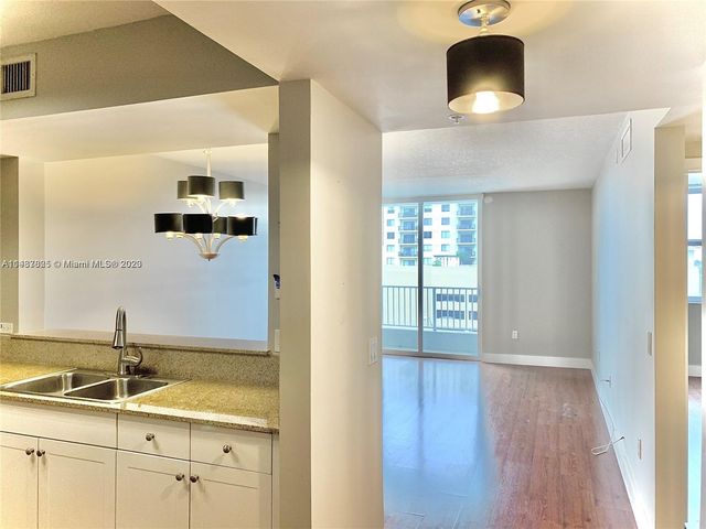 117 NW 42nd Ave #707, Miami, FL 33126