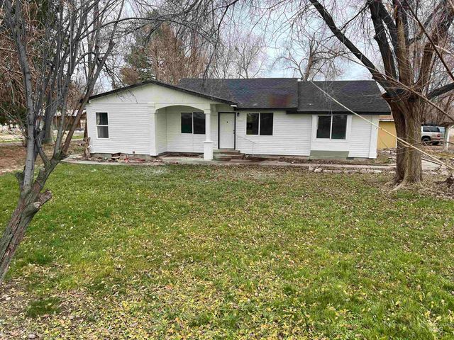 215 S  Main St, Homedale, ID 83628