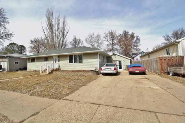 804 W  Central Ave, Minot, ND 58701