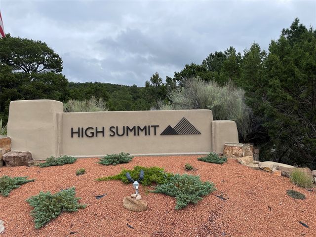1121 S  Summit Rdg, Santa Fe, NM 87501