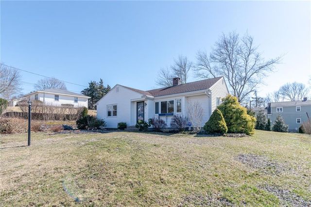 9 Hillview Dr, Westerly, RI 02891