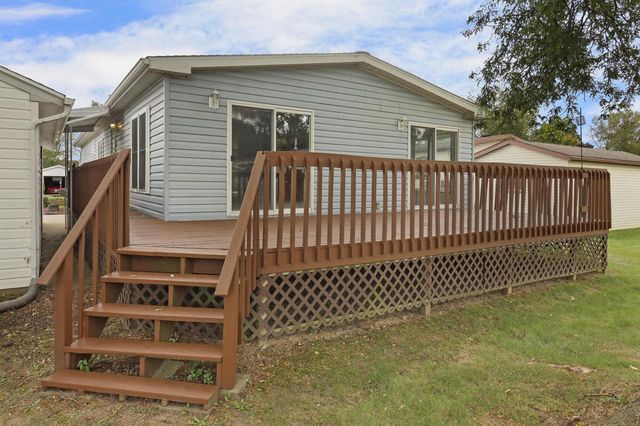 424 Oak Lodge Road, Waterford, WI 53185