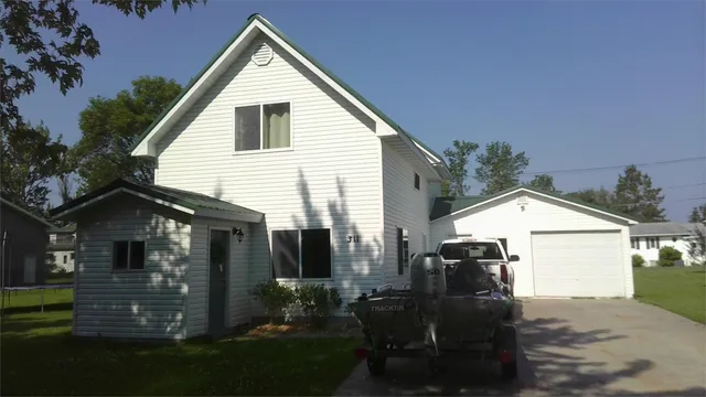 311 3rd Ave SE, Baudette, MN 56623
