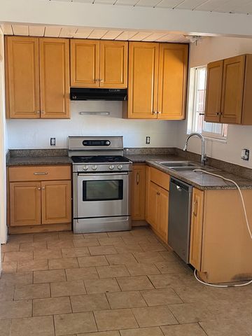 707 Johnson Dr, Richmond, CA 94806