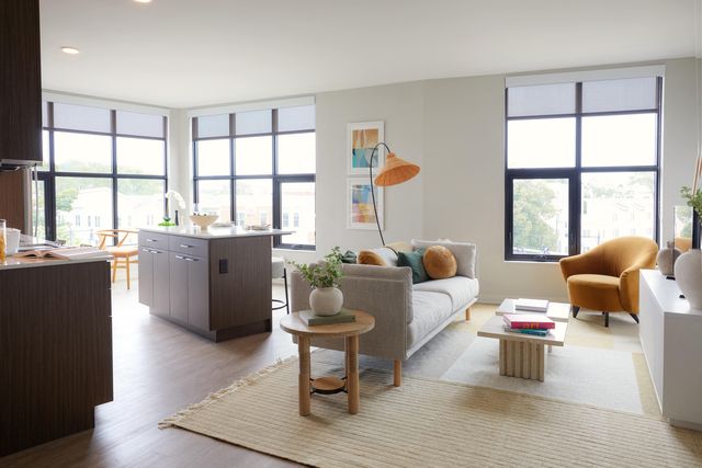 235 Old Colony Ave #425, Boston, MA 02127