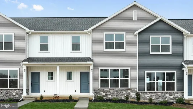 70 N  Conifer Dr, Elizabethtown, PA 17022