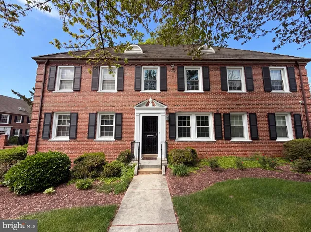 3820 V St SE #202, Washington, DC 20020