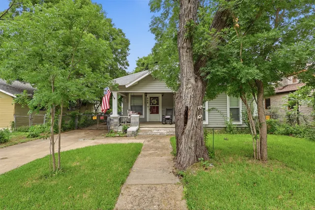 908 N  Winnetka Ave, Dallas, TX 75208