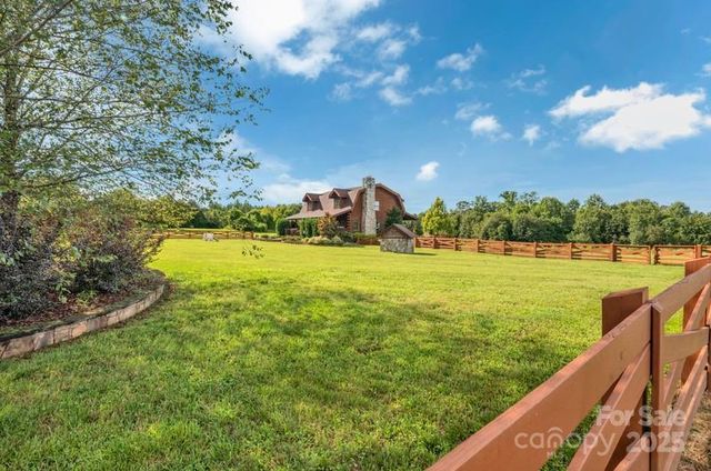112 Gene McGaha Ln, Mooresboro, NC 28114