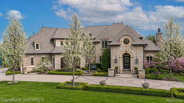 4911 Pinnacle Blvd, Rochester, MI 48306