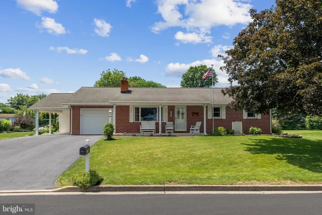 1472 Linn St, State College, PA 16803