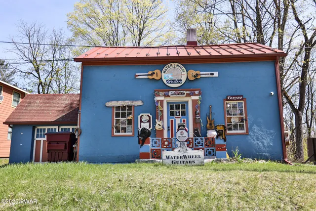 100 2nd St, Milford, PA 18337