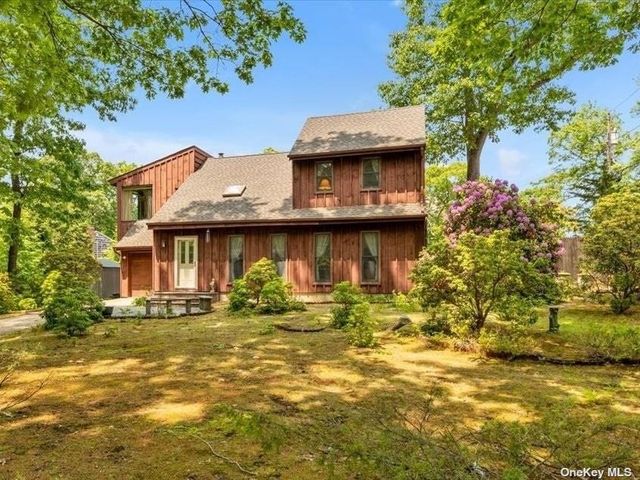 19 Sycamore Place, East Northport, NY 11731