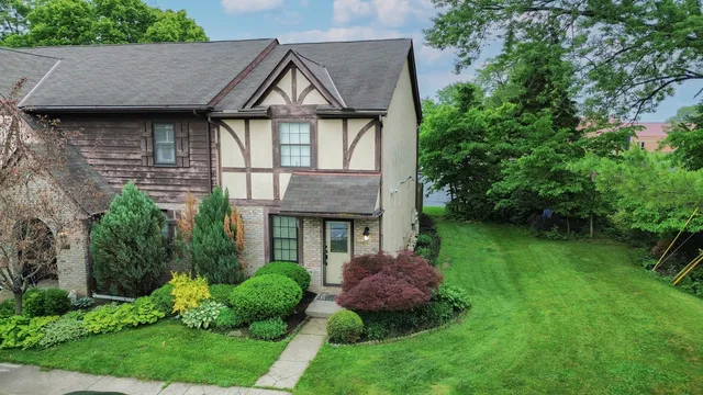 5392 Ponderosa Dr, Columbus, OH 43231