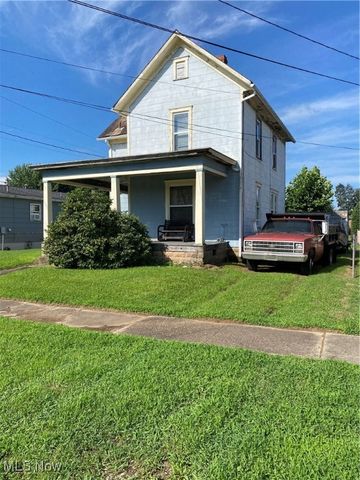 424 Poplar Ave, Williamstown, WV 26187