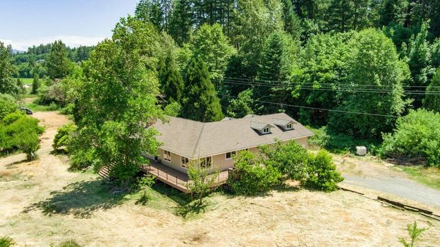 6270 Neill Rd, Grants Pass, OR 97527