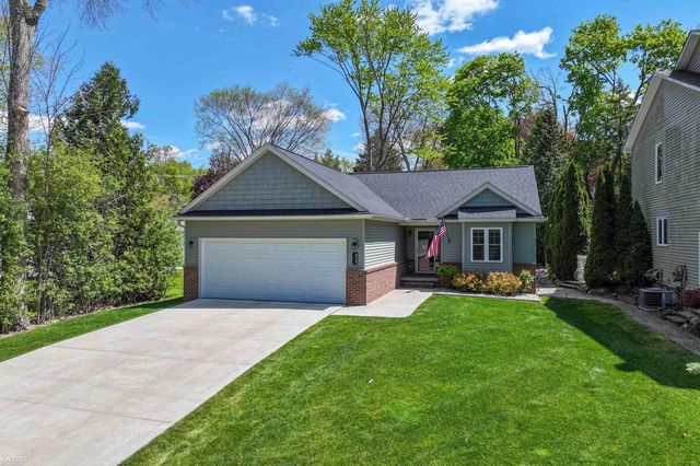 429 Grixdale Ln, Waterford, MI 48328