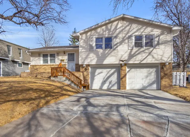 4219 E Ave, Kearney, NE 68847