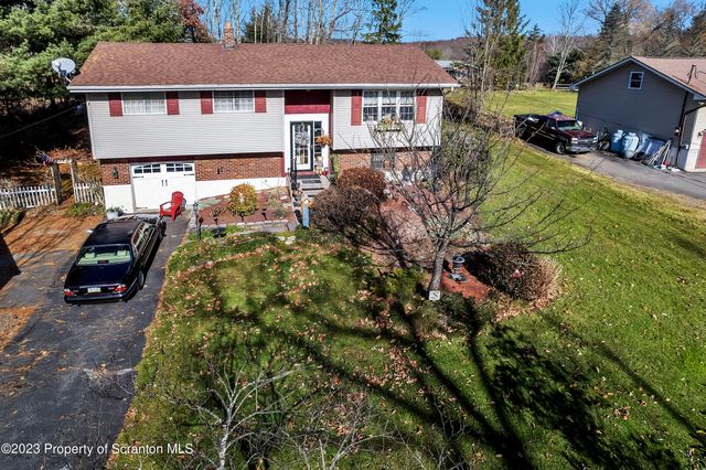 1091 Griffin Rd, Roaring Brook Township, PA 18444