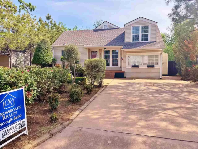 1718 NW Maple Ave, Lawton, OK 73507
