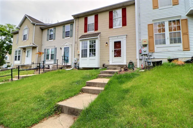 6 Regency Dr, Mount Holly, NJ 08060