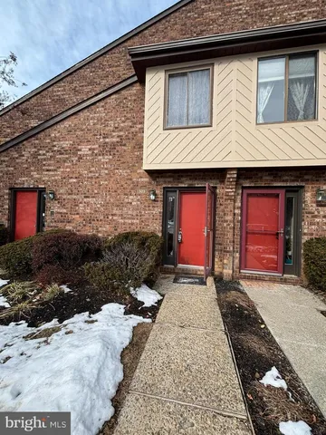 303 Mountainview Dr #303, Wayne, PA 19087