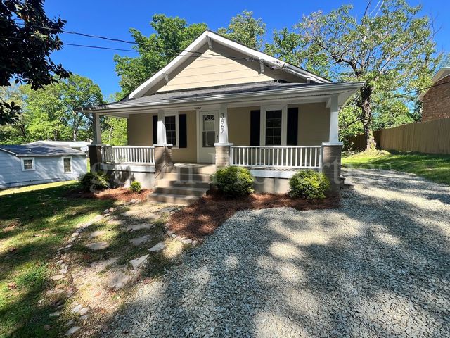 3867 Leo St, Winston Salem, NC 27105