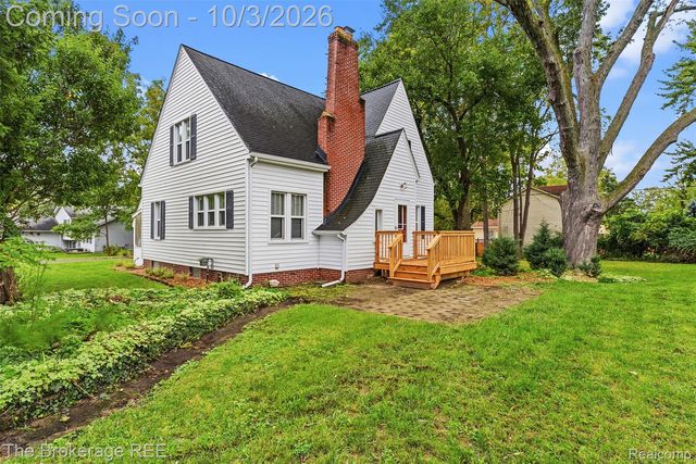 3091 Edgefield Dr, Waterford, MI 48328