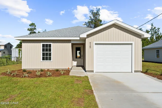 929 Bonnie Dr, Panama City, FL 32404