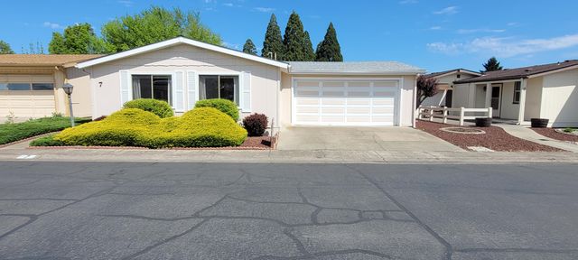 555 Freeman Rd #7, Central Point, OR 97502