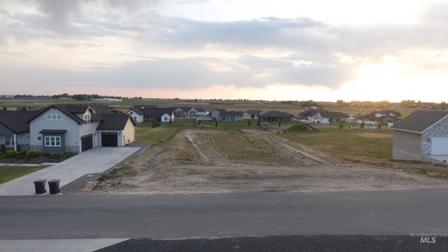 3833 Susan Cir E, Hansen, ID 83334