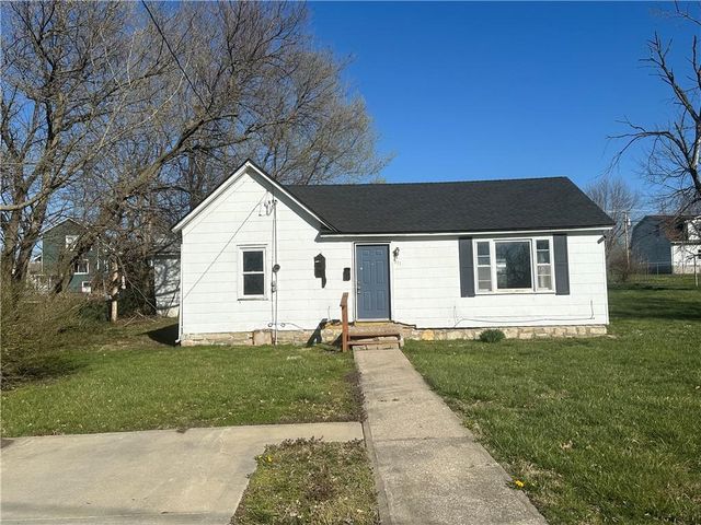 311 May St, Excelsior Springs, MO 64024