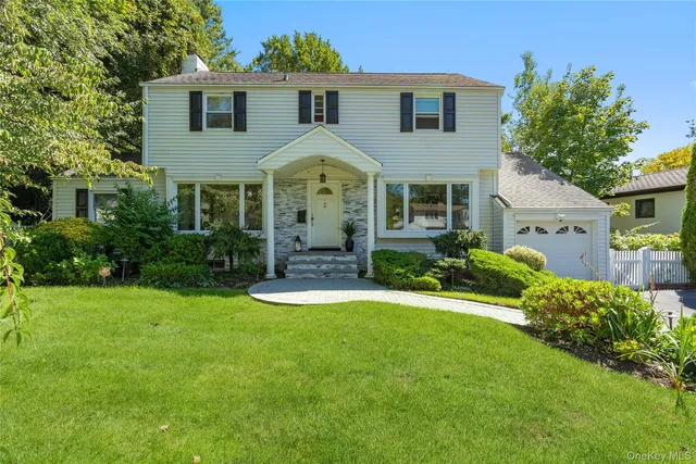 6 Overhill Lane, Roslyn, NY 11576