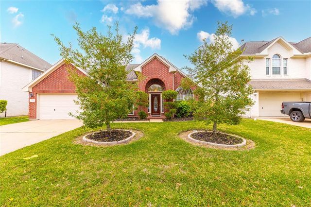 2201 Signal Hill Dr, Pearland, TX 77584