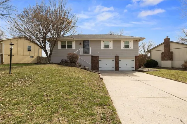 1923 SW 5th St, Lees Summit, MO 64081