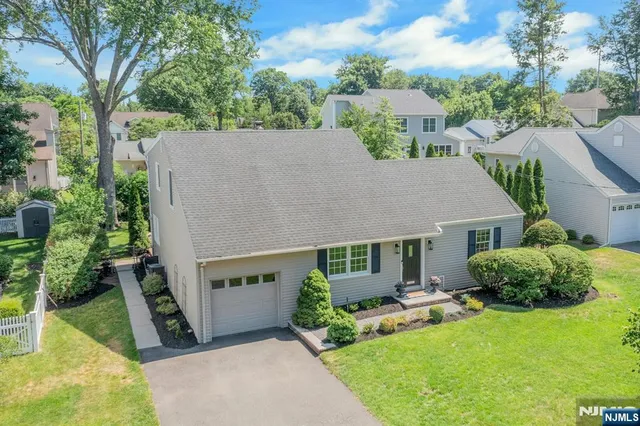 65 E  Gramercy Pl, Glen Rock, NJ 07452