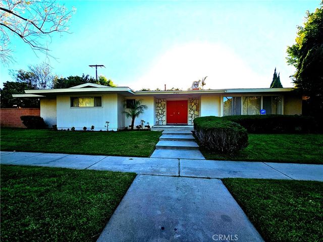 4121 Clubhouse Dr, Lakewood, CA 90712