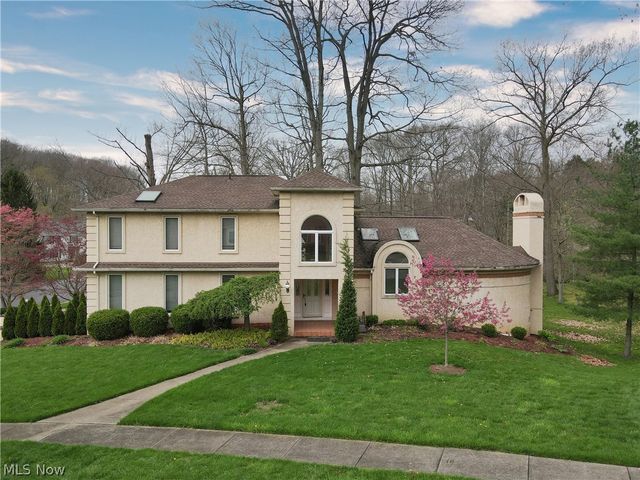 2837 Forest View Dr, Akron, OH 44333