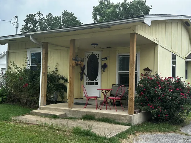 718 W  5th St, Claremore, OK 74017