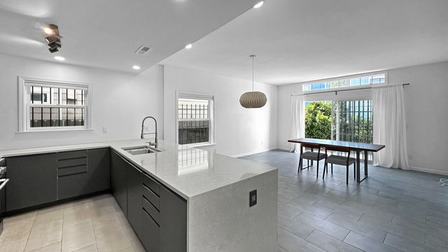 1717 Chase St, Oakland, CA 94607